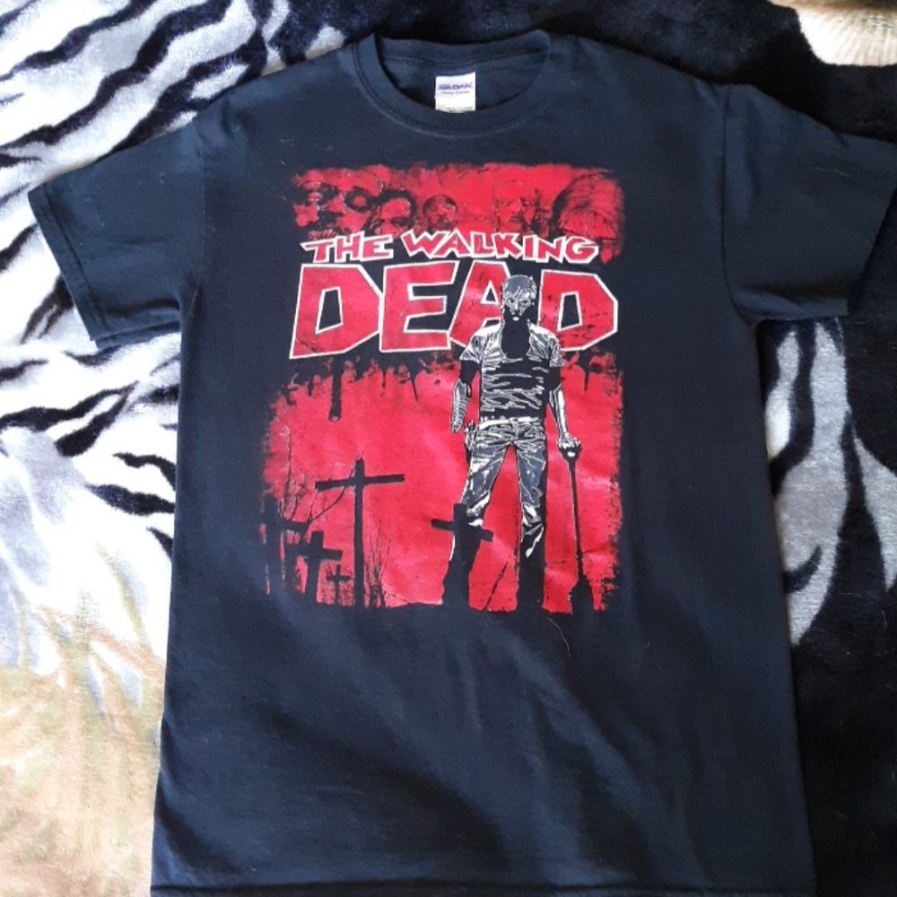 2 Walking dead tshirts